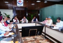 मुख्यमंत्री धामी ने निर्देश दिए कि कार्यों की प्रगति में किसी भी प्रकार की शिथिलता बर्दाश्त नहीं की जाएगी