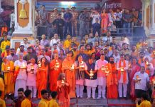 गंगा आरती के बीच नितिन नवीन ने कहा—धामी के नेतृत्व में उत्तराखंड विकास और आध्यात्म का मॉडल बना